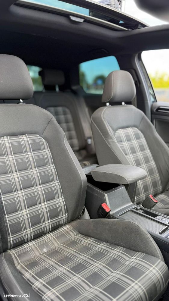 VW Golf 2.0 TDi GTD DSG - 44