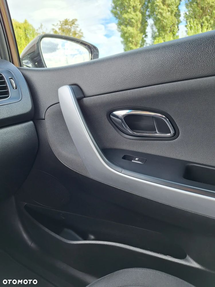 Kia Ceed - 12