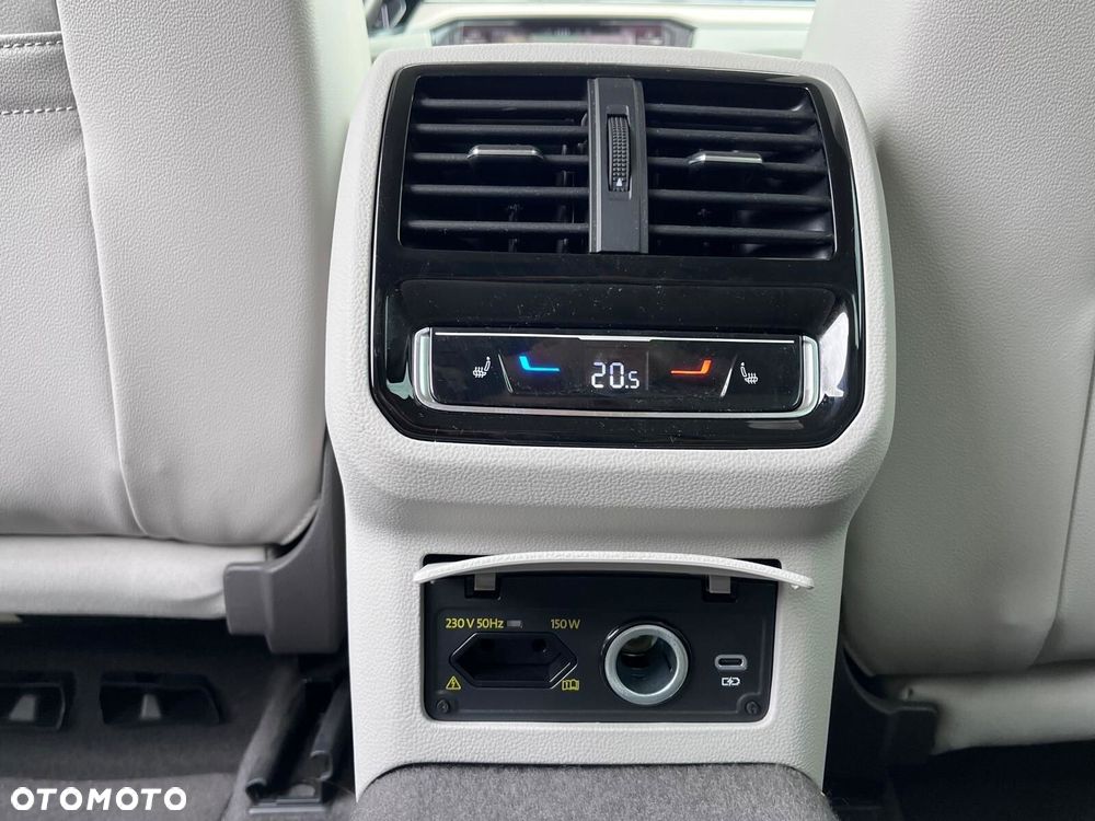 Volkswagen Passat Variant 2.0 TDI Elegance DSG - 32