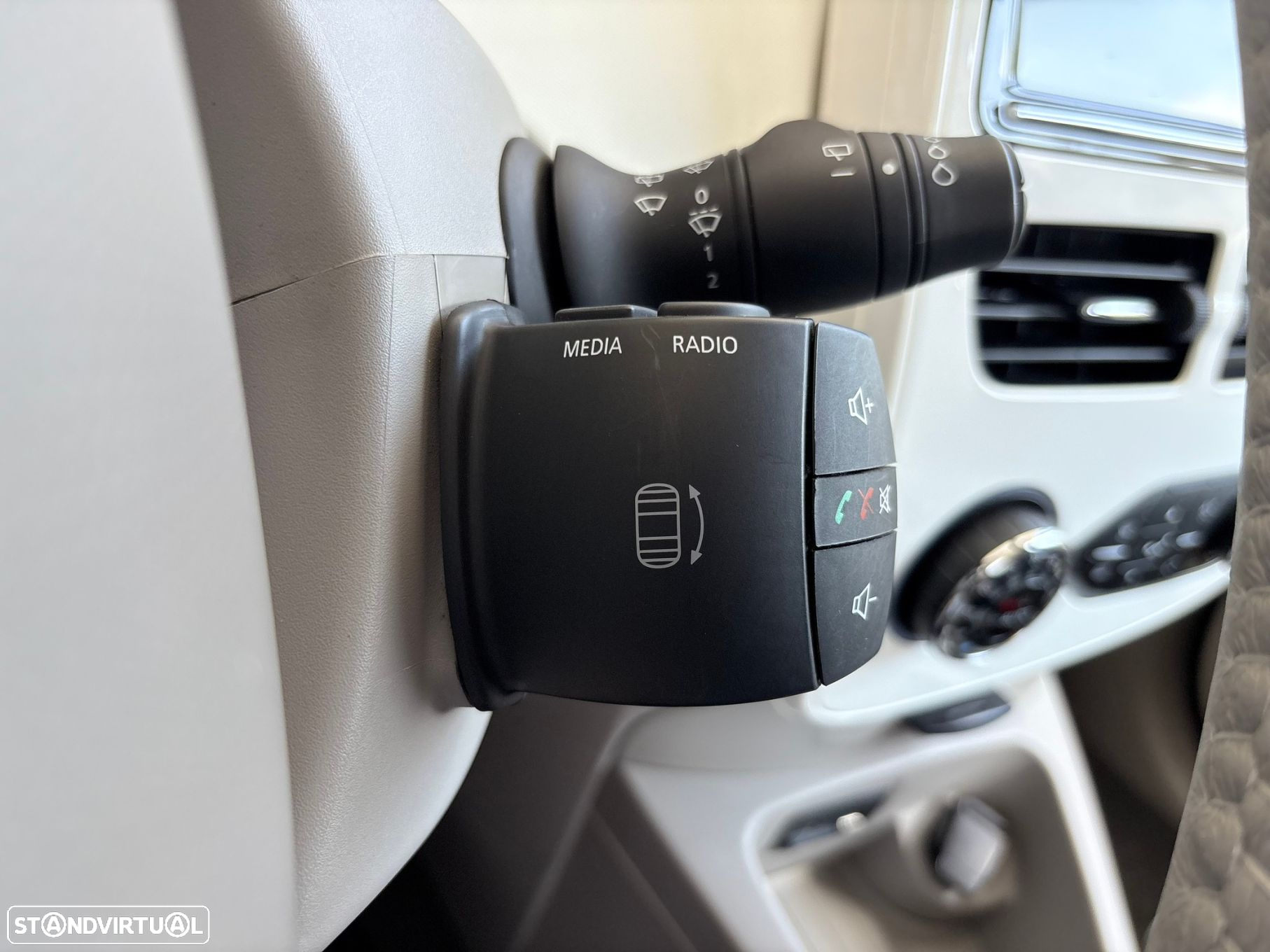 Renault Zoe (c/ Bateria) Life 40 Q90 - 18