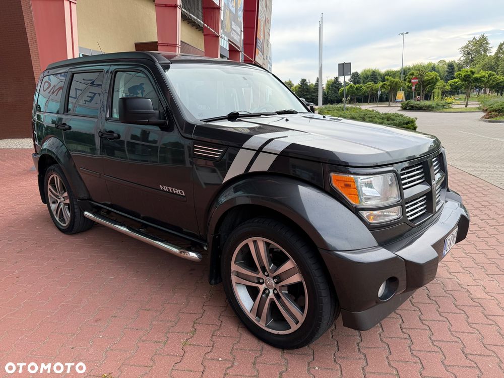 Dodge Nitro - 10