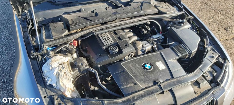 BMW Seria 3 318i - 4