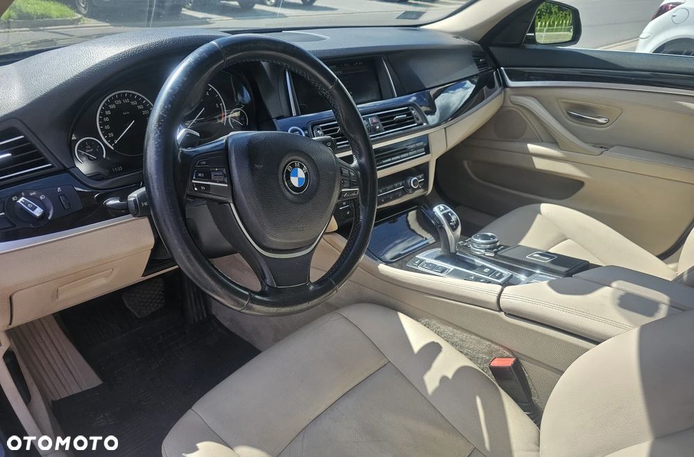 BMW Seria 5 525d xDrive Luxury Line - 3