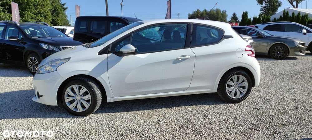 Peugeot 208 - 11
