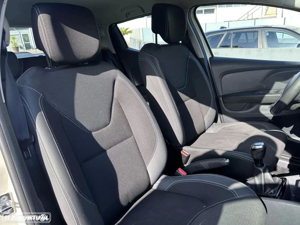 Renault Clio 0.9 TCe Limited Bi-Fuel - 43
