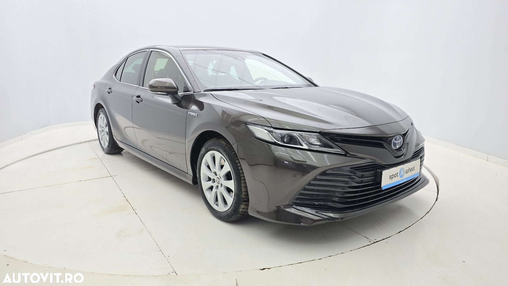 Toyota Camry - 4