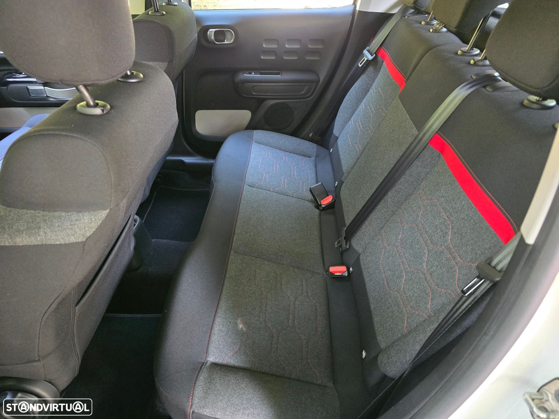 Citroën C3 1.2 PureTech Shine EAT6 - 23