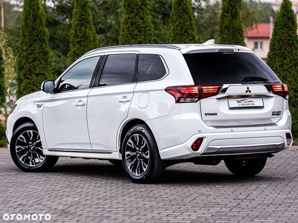 Mitsubishi Outlander 2.0 4WD Plug-In Hybrid Plus - 23