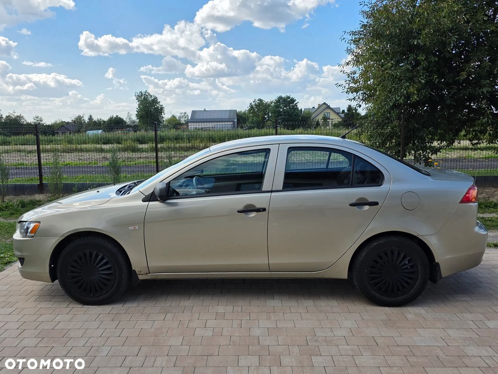 Mitsubishi Lancer 1.5 Inform - 2