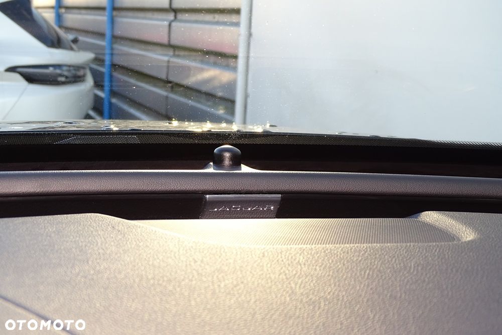 Jaguar XF 20d Prestige - 38