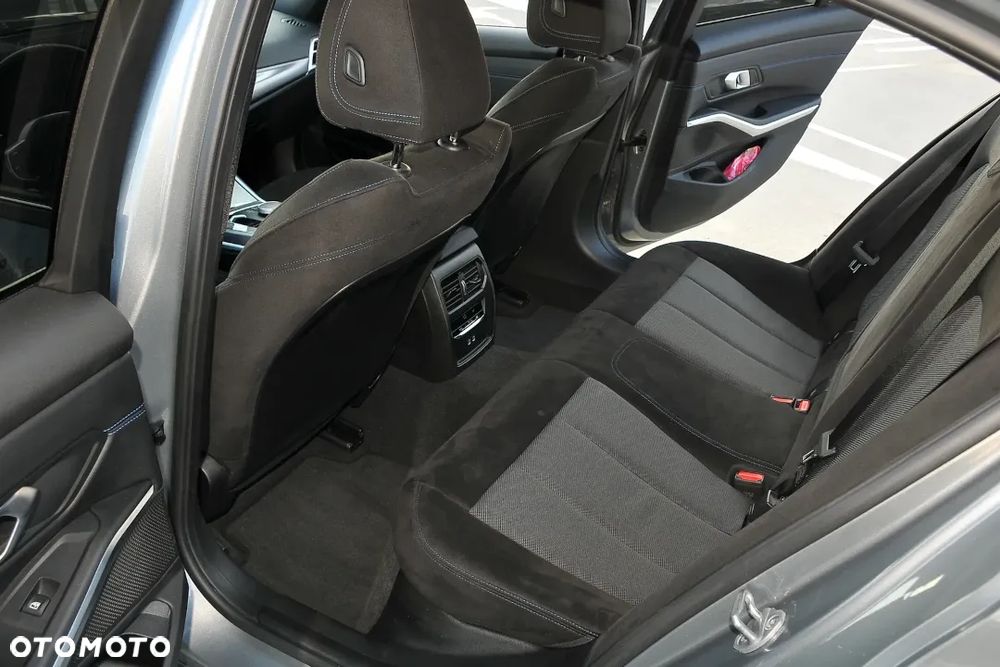BMW Seria 3 318i M Sport - 23