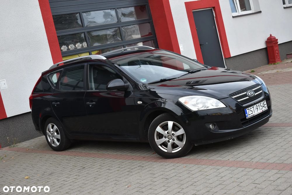 Kia Ceed - 36