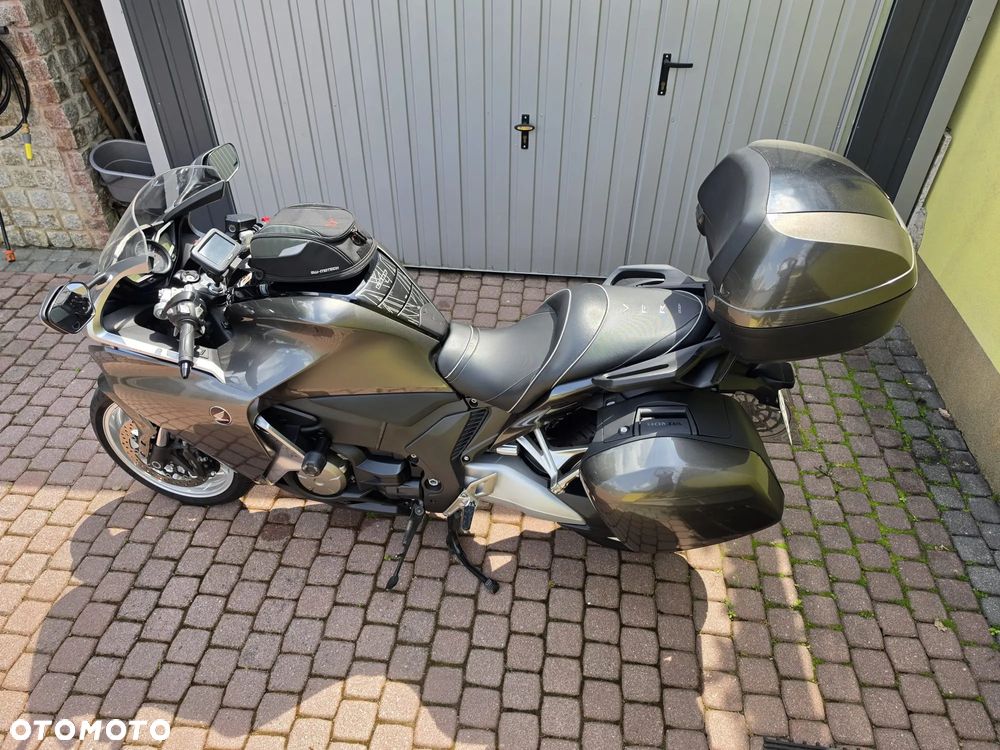 Honda VFR - 13