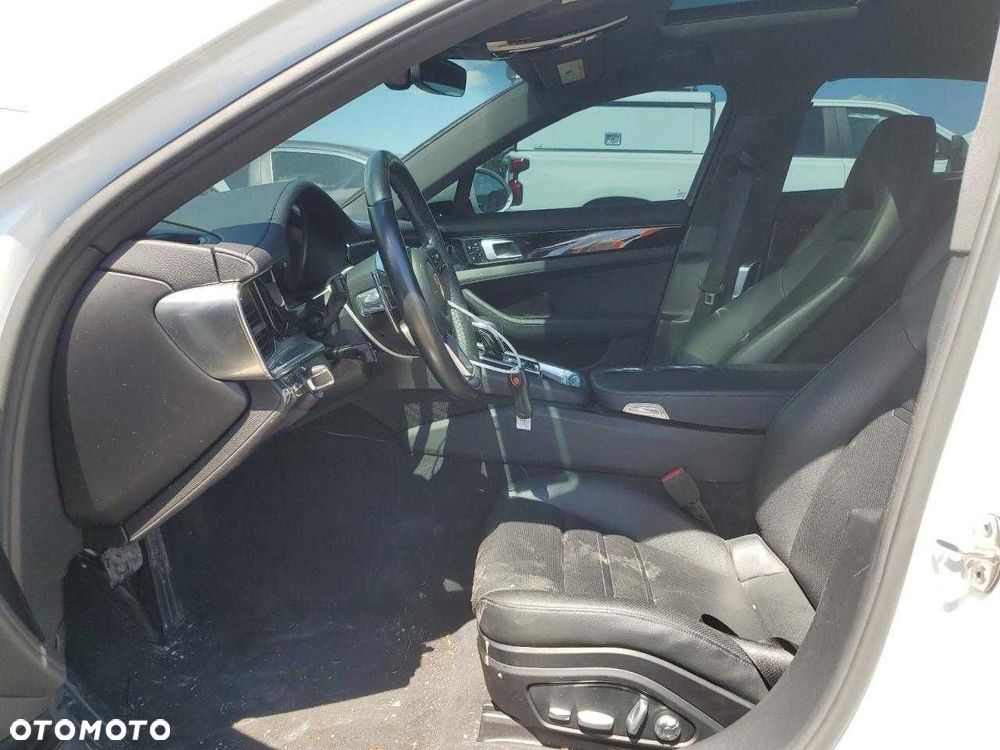 Porsche Panamera 971, z 2018 roku, model USA — części. - 6