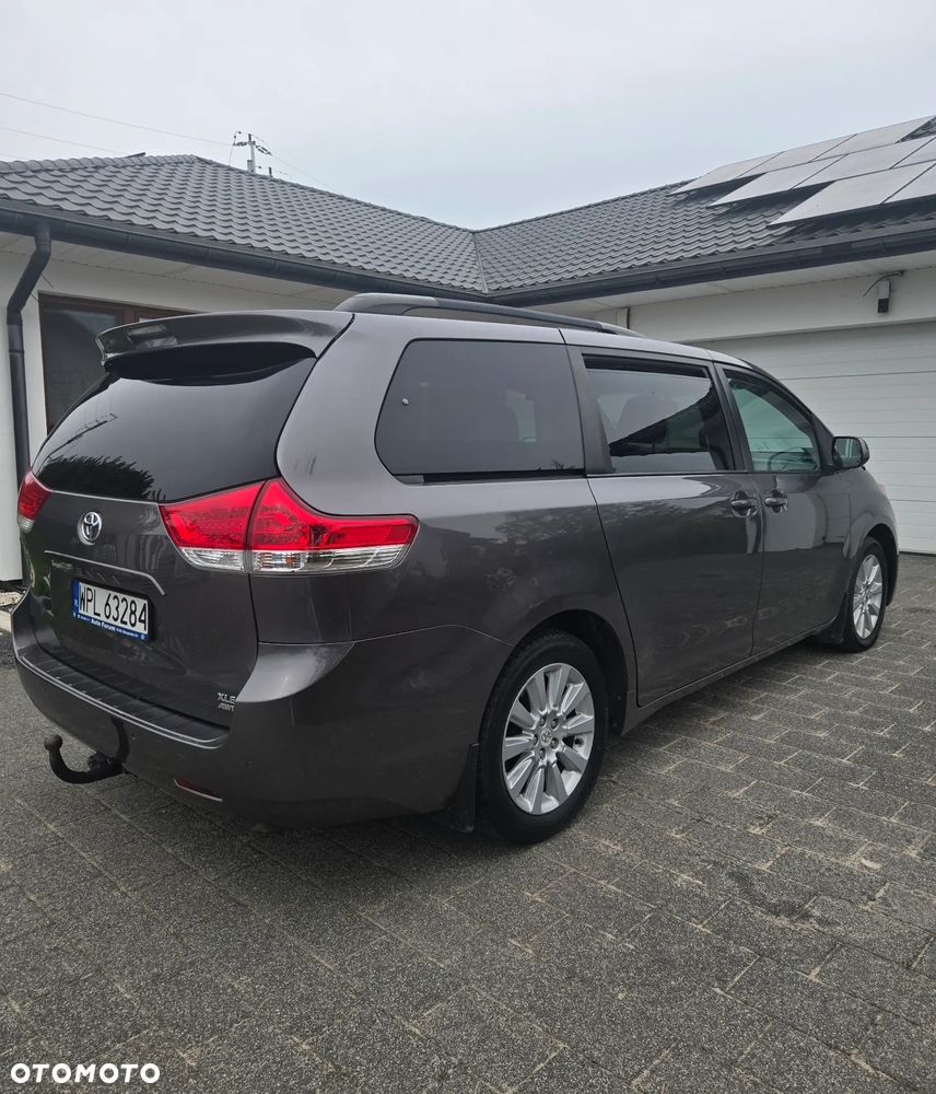 Toyota Sienna 3.5 XLE AWD - 5