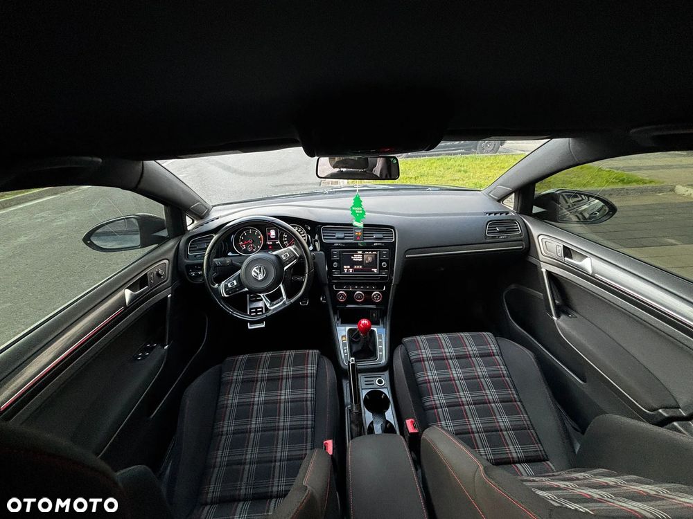 Volkswagen Golf - 8