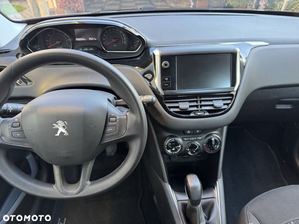 Peugeot 208 - 6