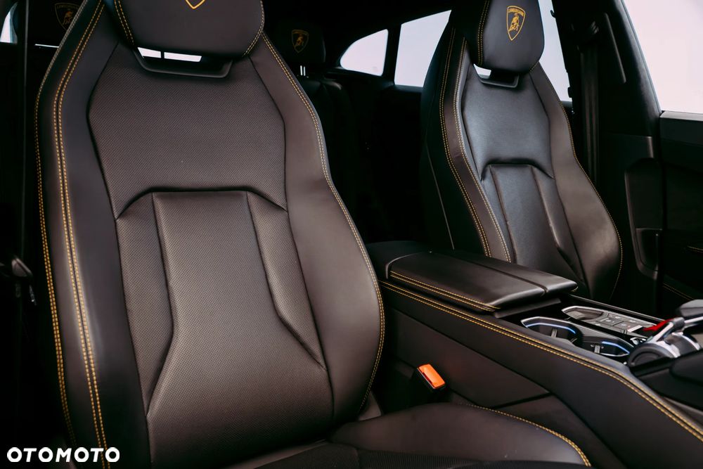 Lamborghini Urus - 10