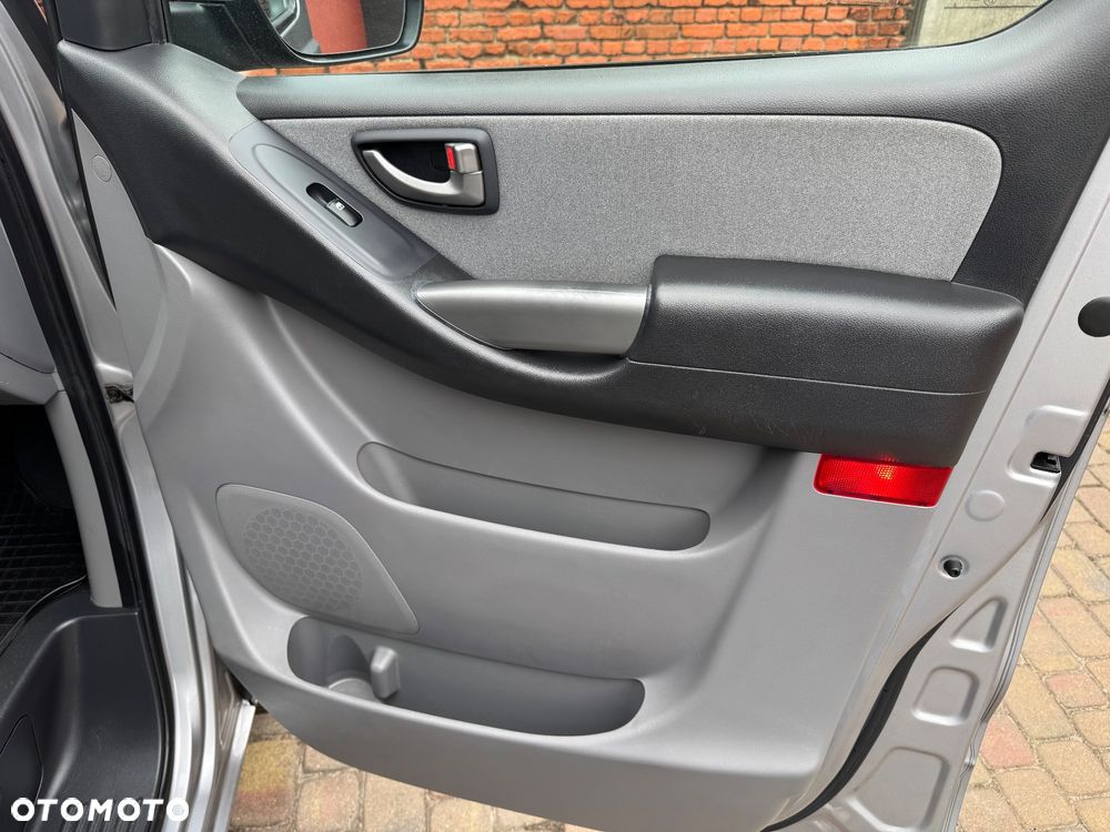 Hyundai H-1 2.5 CRDi Travel Comfort - 14