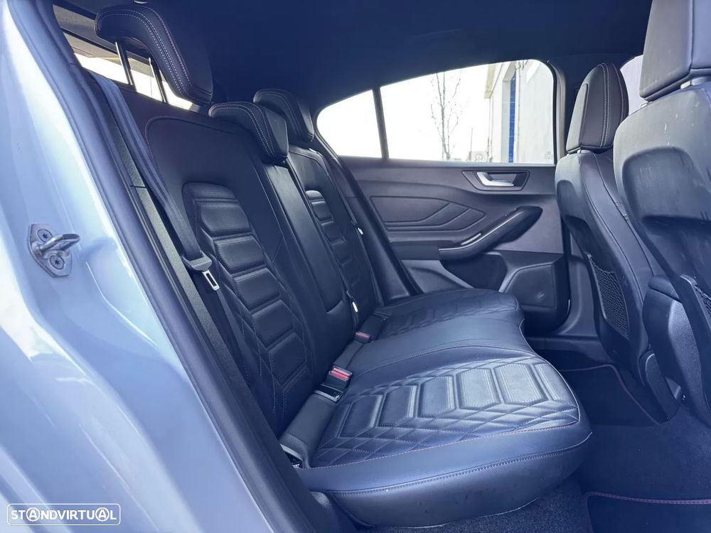 Ford Focus 1.0 EcoBoost MHEV ST-Line X Aut. - 32
