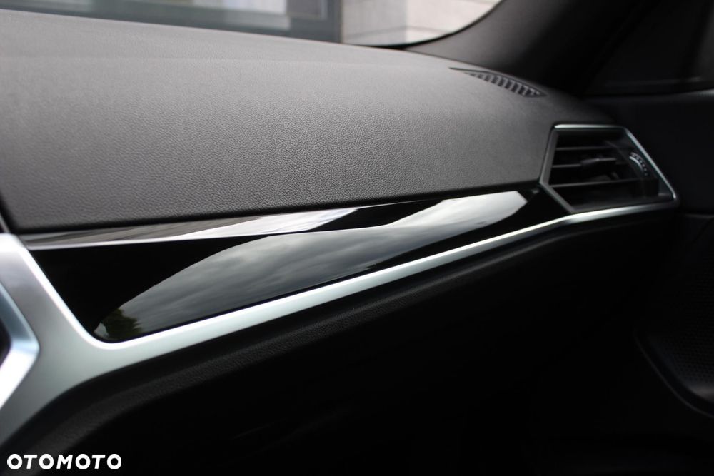 BMW Seria 2 220d M Sport - 14