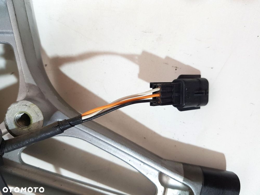 MCLAREN MP4 12C SIŁOWNIK MOCOWANIE SPOILERA TYŁ PRAWY CP8700-102 ORYGINAŁ - 3