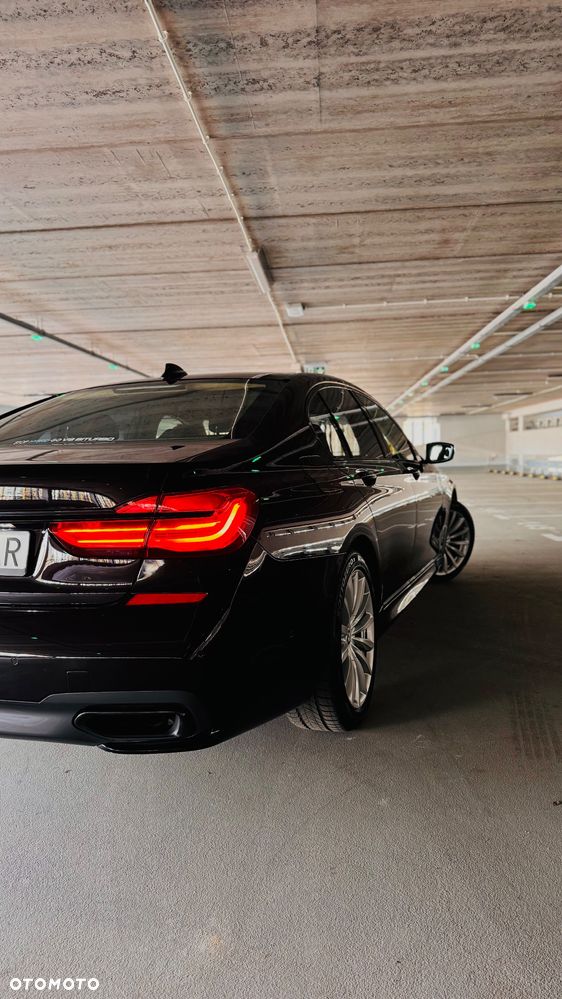 BMW Seria 7 750i xDrive - 11