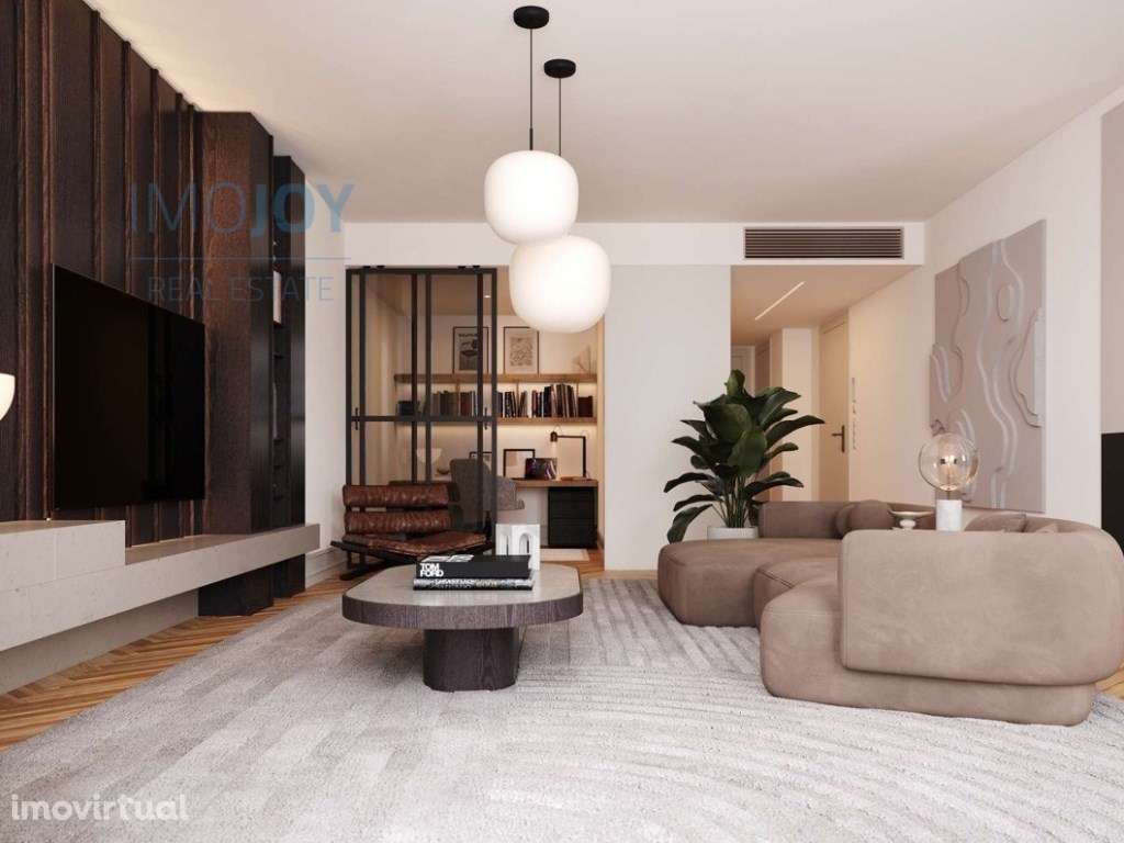 Apartamento T2+1 com Varanda e Estacionamento em Cedofeita - Grande imagem: 2/11