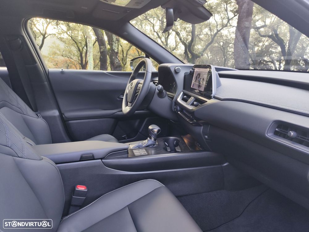 Lexus UX 250h Sport - 12