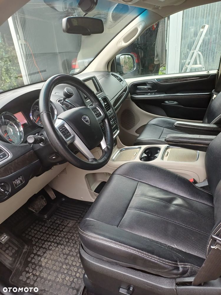 Lancia Voyager 2.8 Multijet 16v Platinum - 12