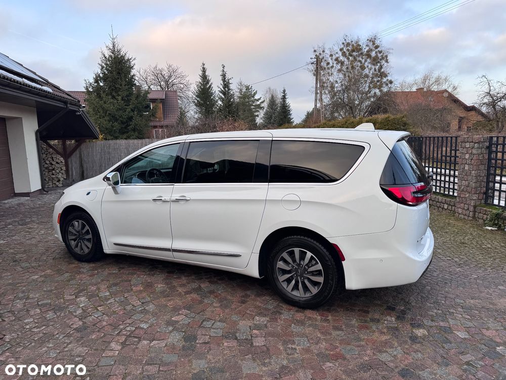 Chrysler Pacifica - 39