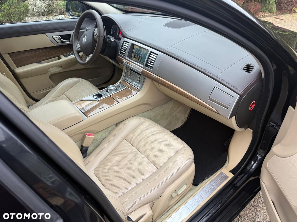 Jaguar XF 3.0 V6 S - 20