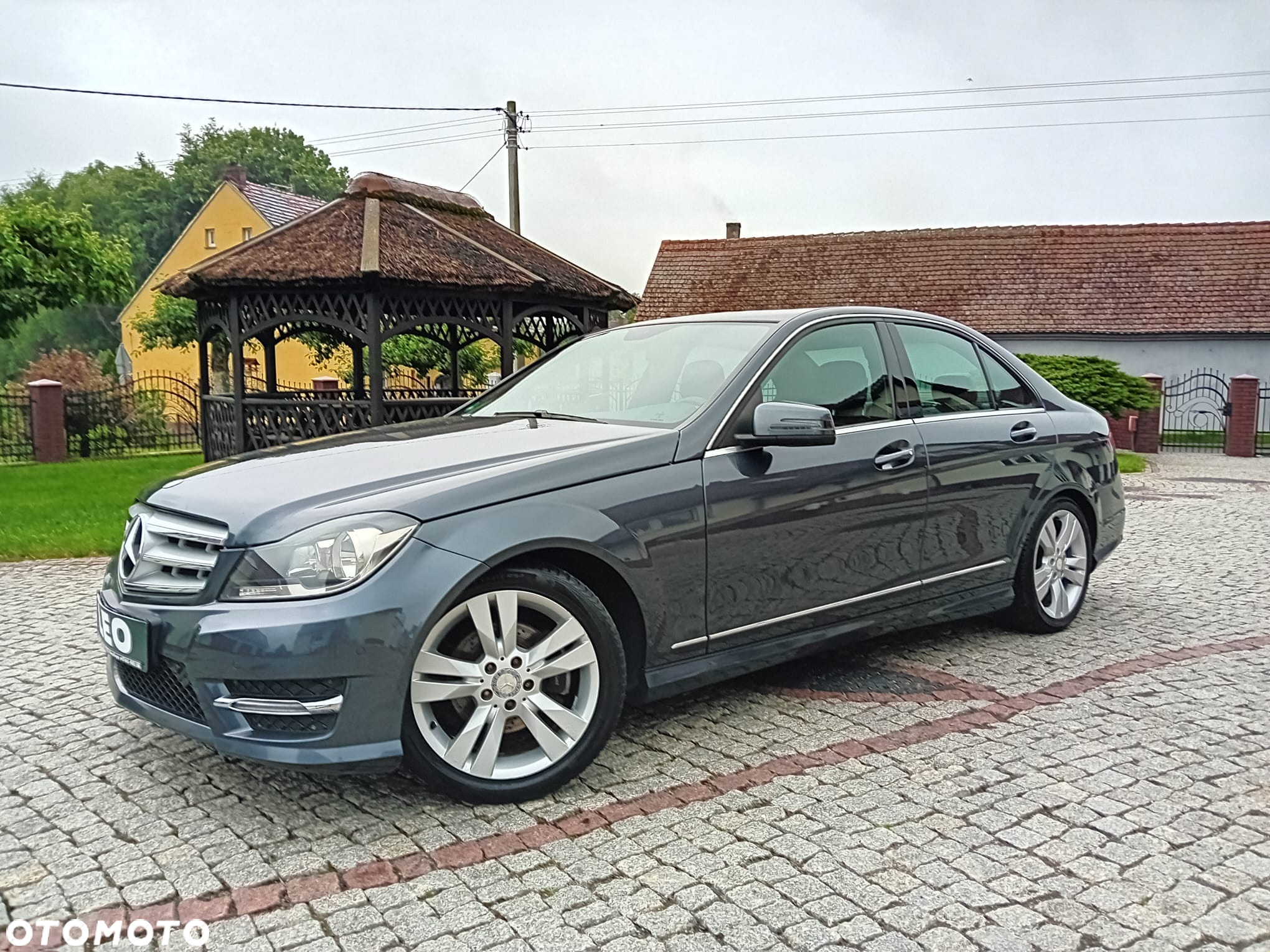 Mercedes-Benz Klasa C 180 CGI BlueEff Avantgarde - 9