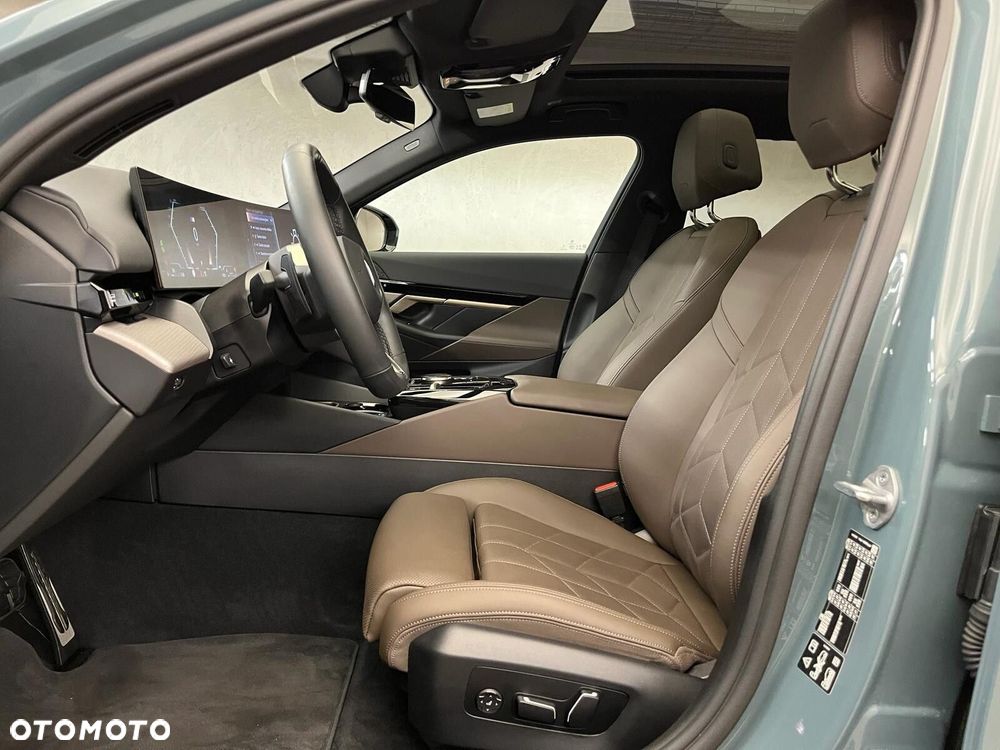 BMW Seria 5 520d xDrive mHEV M Sport - 17