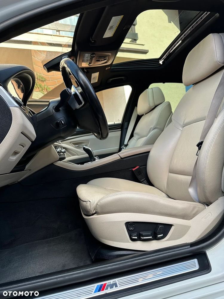 BMW Seria 5 550i xDrive Sport-Aut - 15