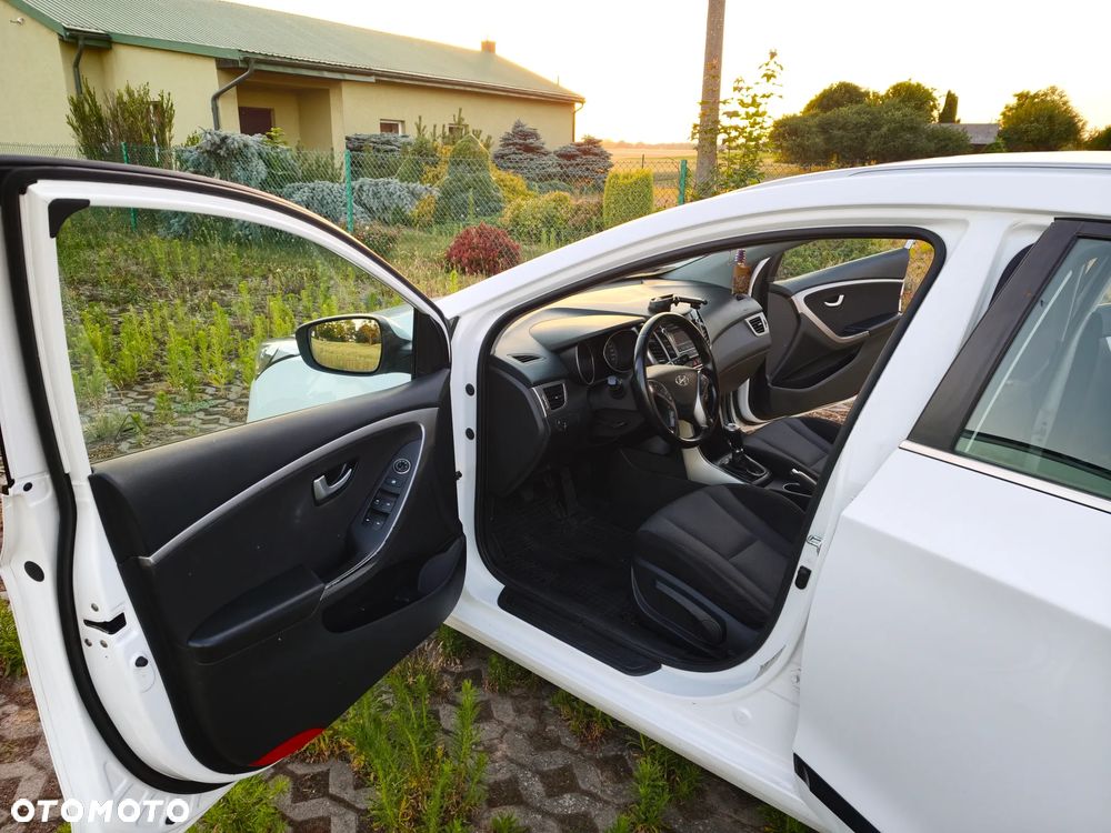 Hyundai i30 1.6 Comfort - 12