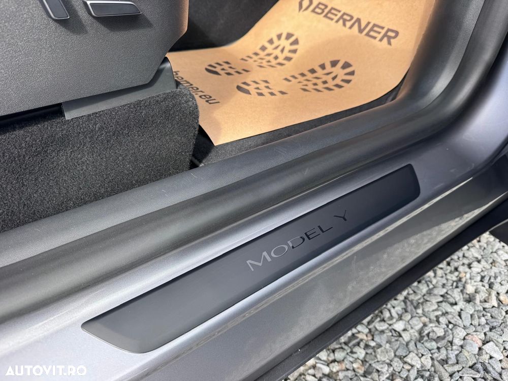 Tesla Model Y AWD Performance - 15