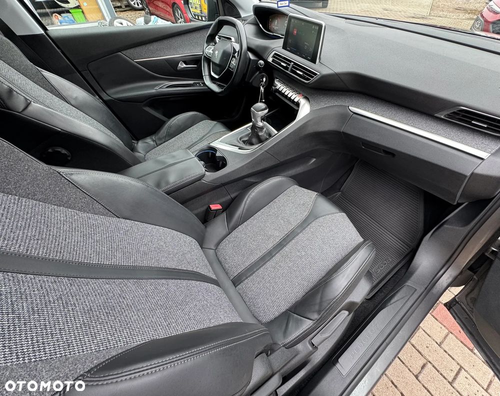 Peugeot 5008 - 32