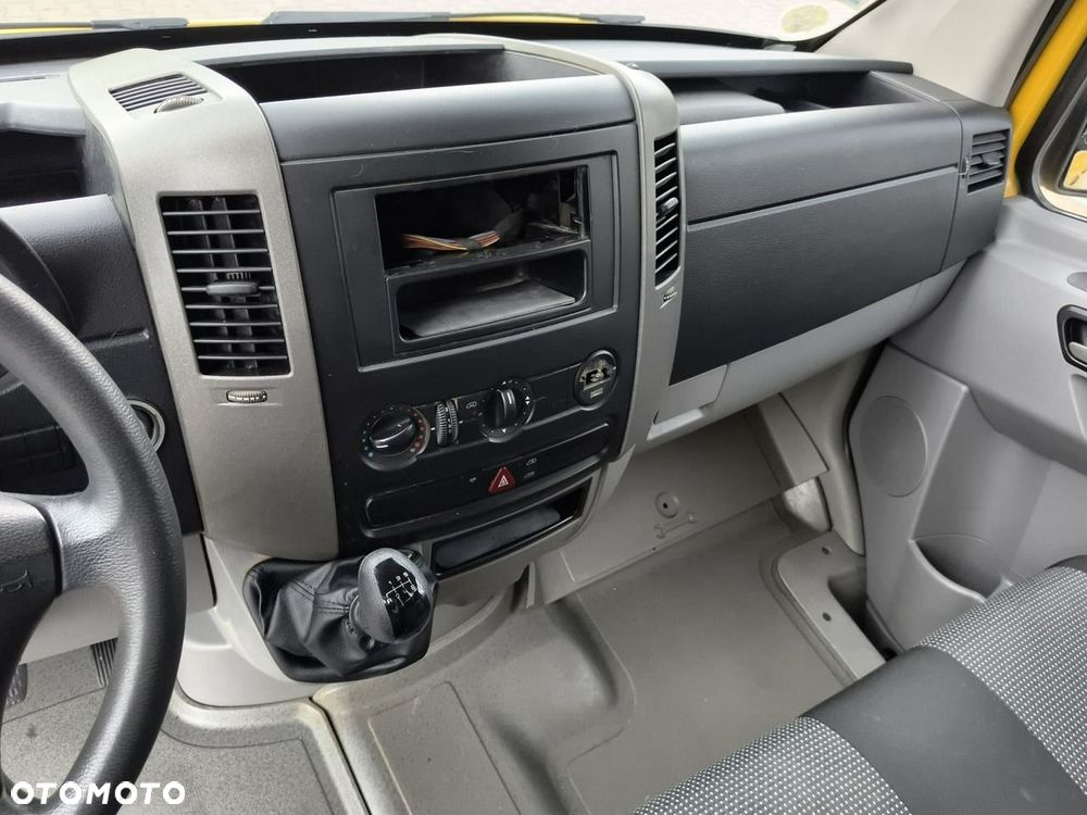 Mercedes-Benz Sprinter - 15