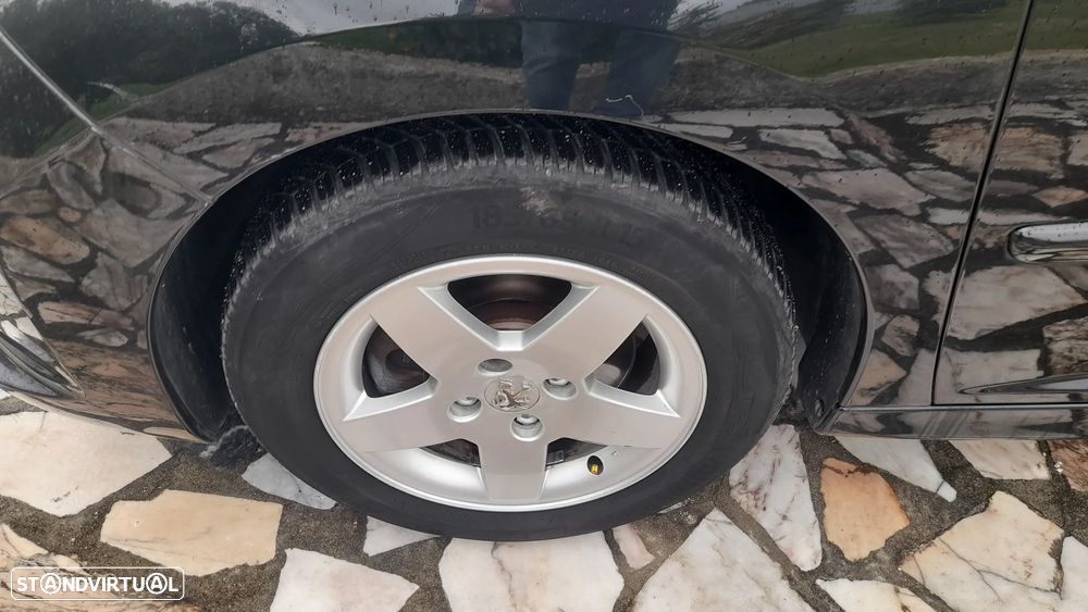 Peugeot 207 1.4 16V Trendy - 12