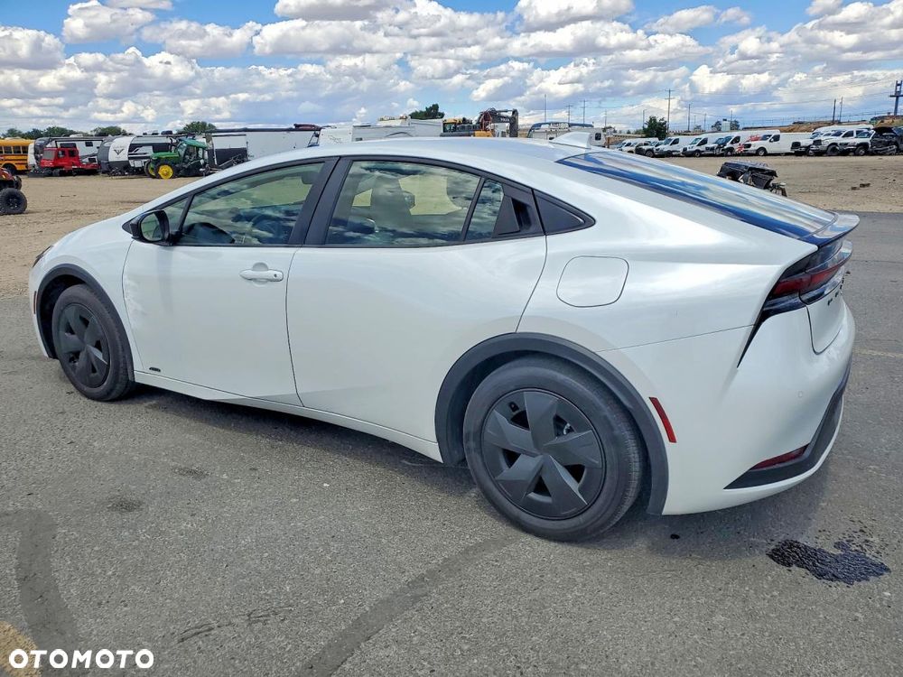 Toyota Prius Hybrid - 3