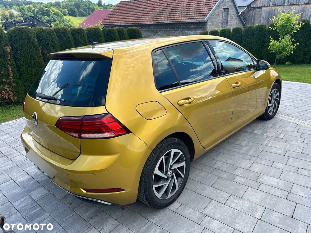 Volkswagen Golf - 8