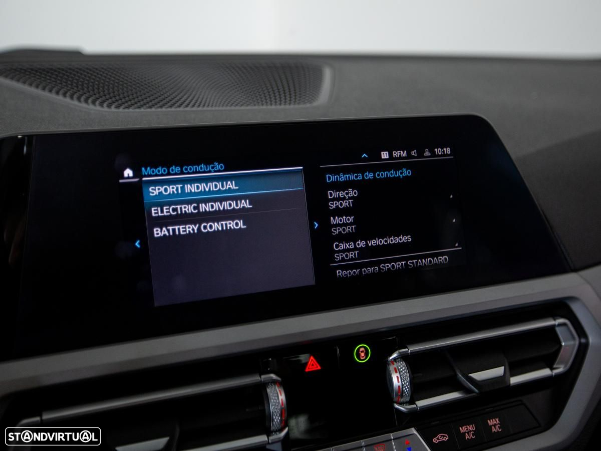 BMW 330 e Touring Corporate Edition Auto - 32