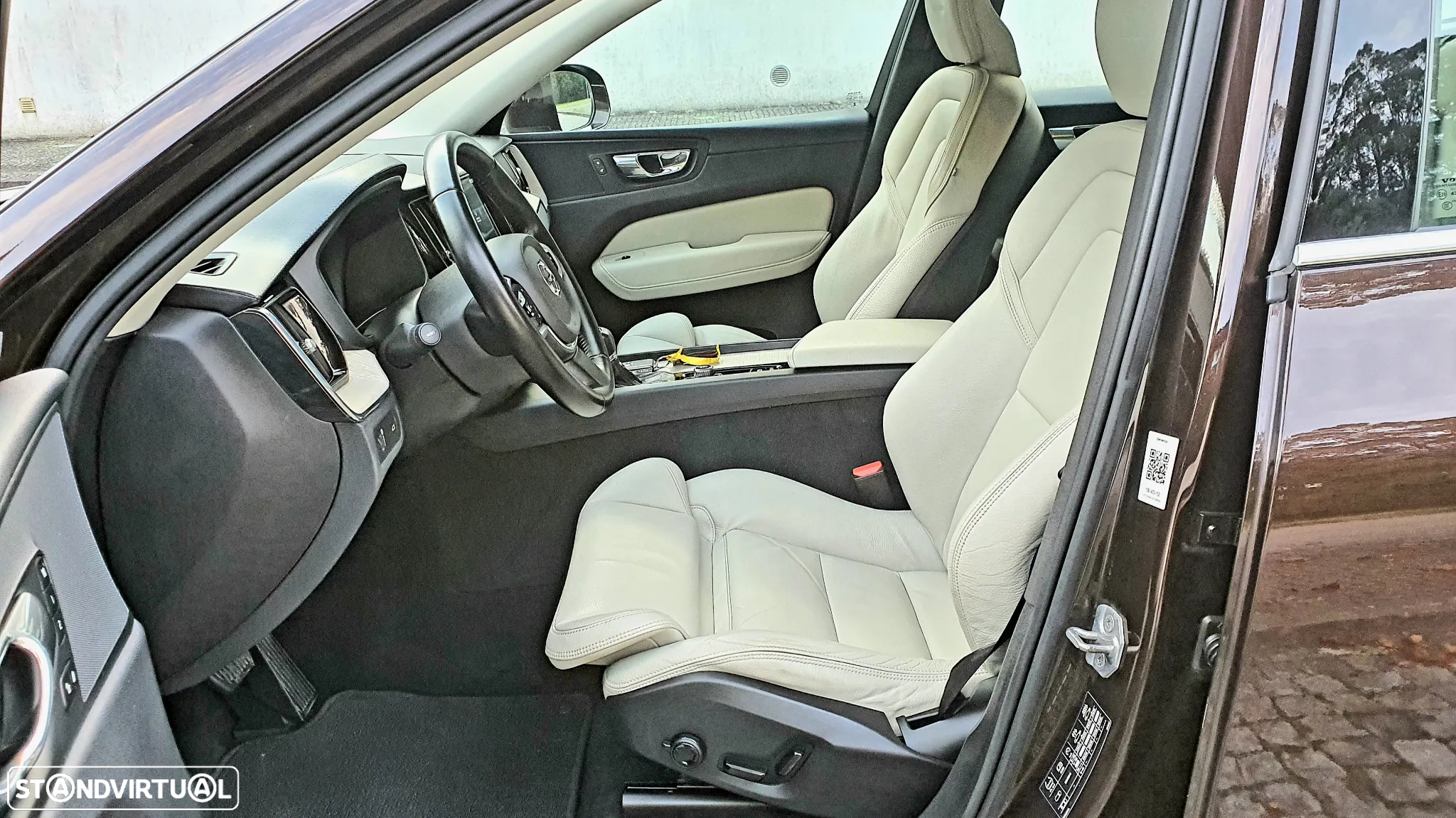 Volvo XC 60 2.0 D4 Inscription AWD Geartronic - 15