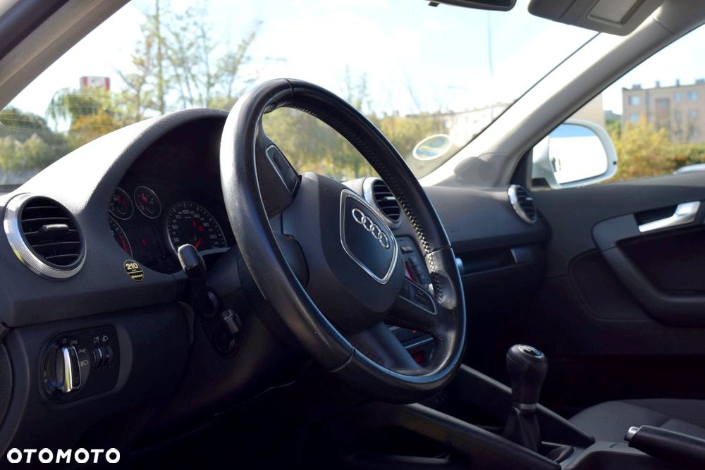 Audi A3 Sportback 1.6 Ambiente - 15