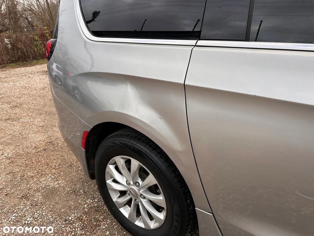 Chrysler Pacifica - 11