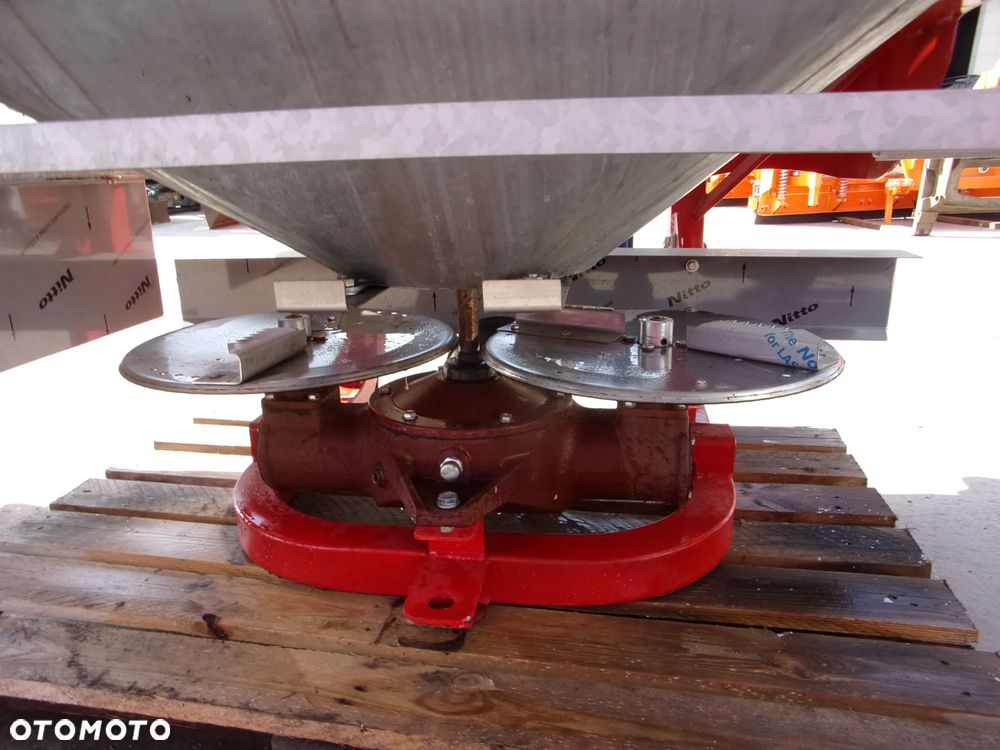 Inny Rozsiewacz nawozów i wapna, taśmowy jedno i dwu tarczowy Kłos, Motyl 300, 400, 600, 800 1000 litrów, Rozsiewacz nawozów dwutarczowy ABRA2 - MAXI, Semior, Unior, Unior2, Mini, Mini2, Rozsiewacz dwutarczowy DEX-WAL (Lift, Tornado duo Turbo), Rozsiewacz nawozów Pronar  FD1-M05 - 23