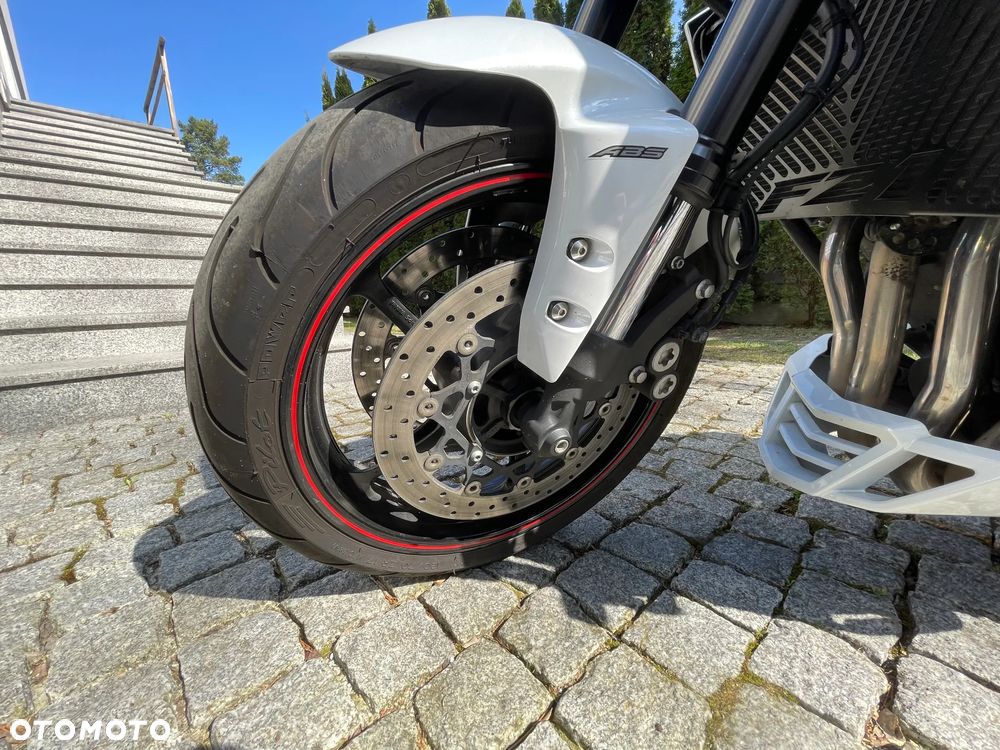 Yamaha FZ - 11