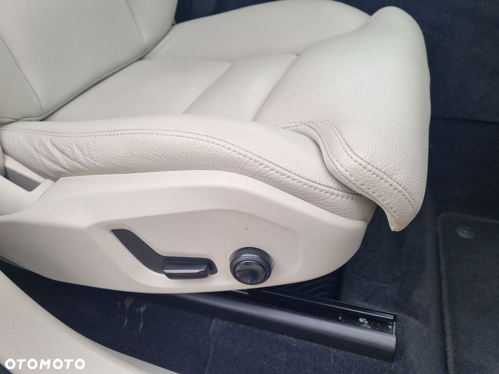 Volvo XC 60 B4 D Momentum - 25