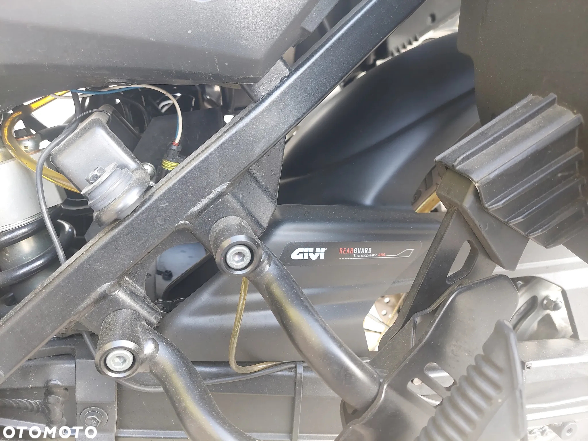 Suzuki V-STROM - 10